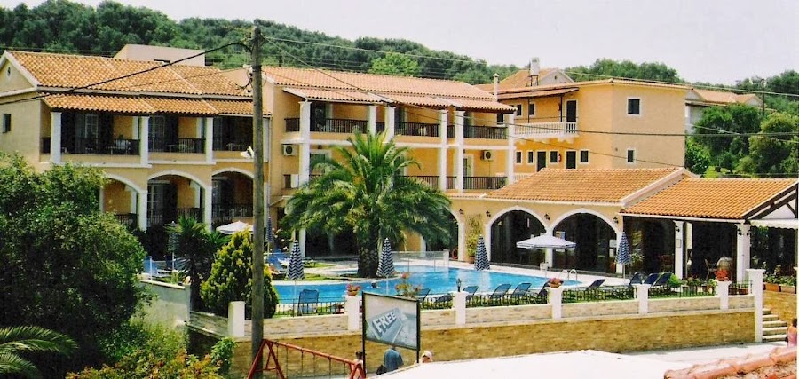 Perros Pool